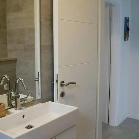 Jog Apartment *