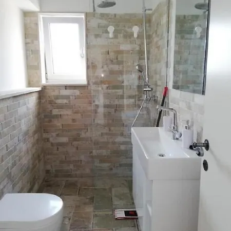 Jog Apartment *