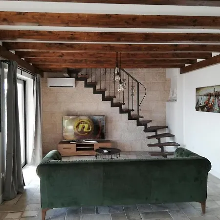 Jog Apartment